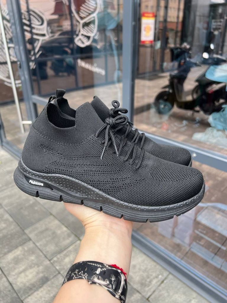 Взуття ізіки 39 чорний