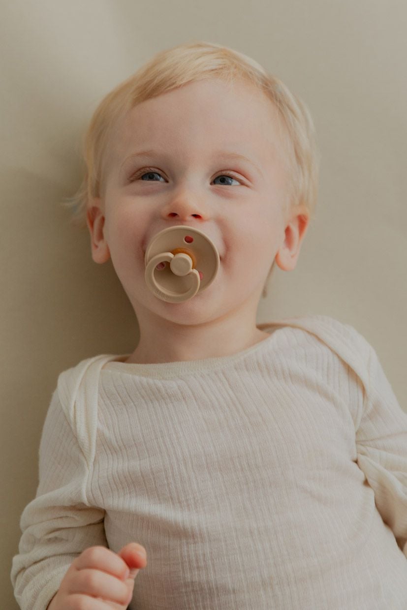 Пустушка Colour Latex Symmetrical капучино 18+(р)