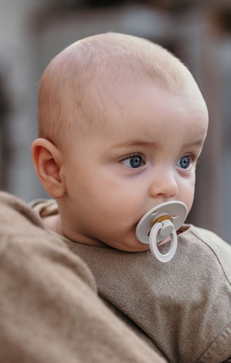 Пустушка Colour Latex Symmetrical ванільний 0-6(р)