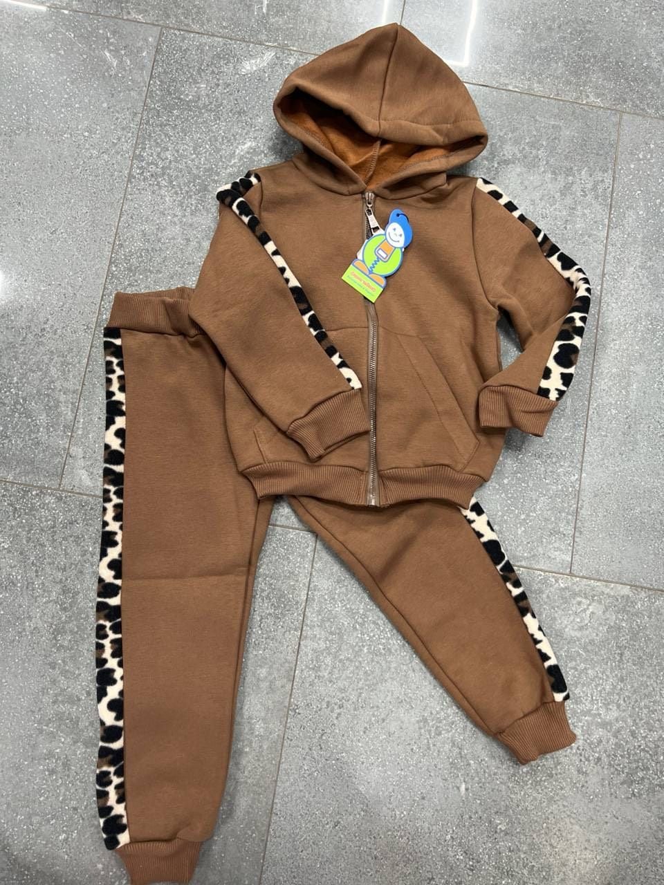 Костюм 555469 кориичневий 116(р)