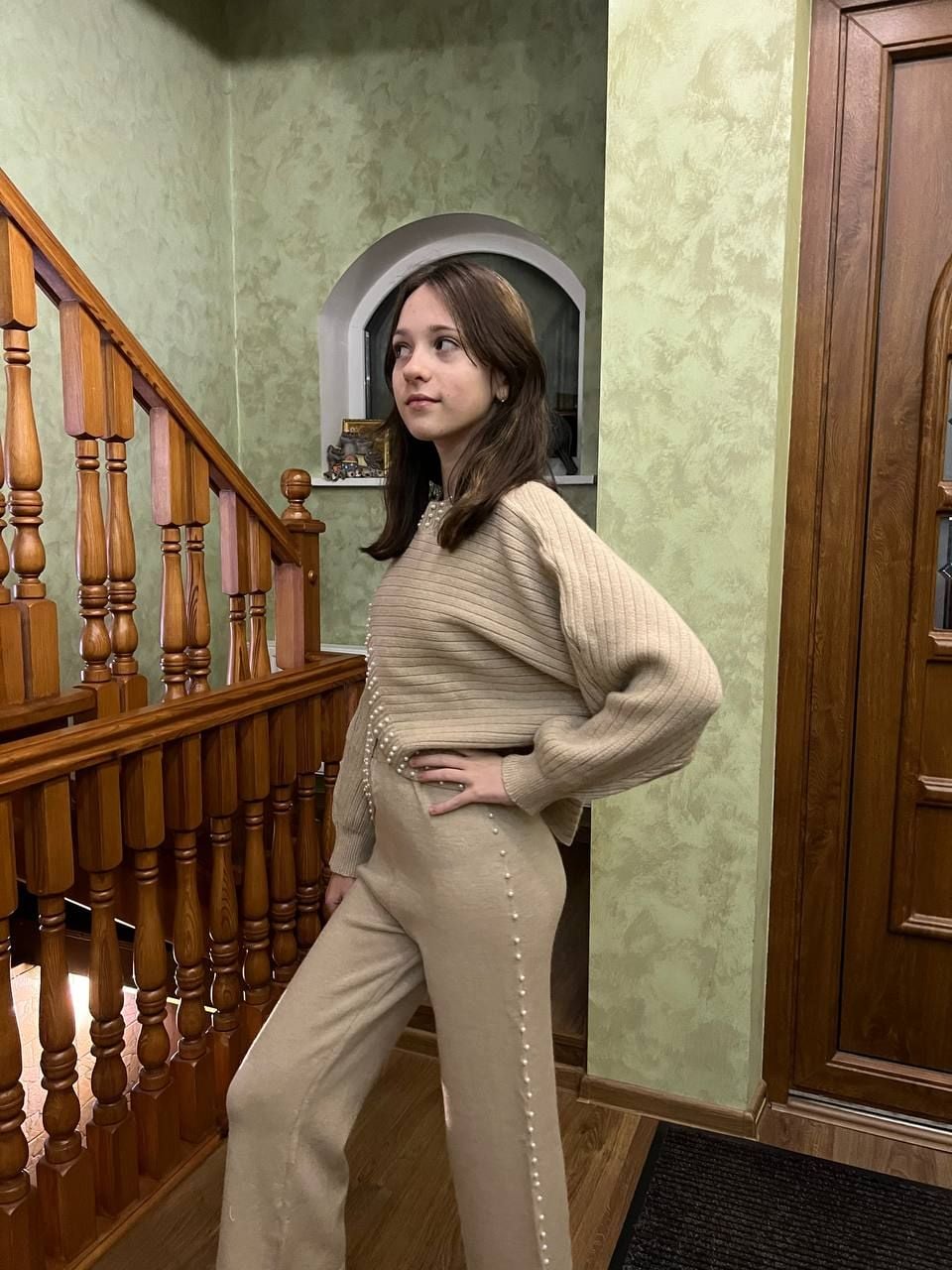 Костюм з перлинами капучино 130(р)