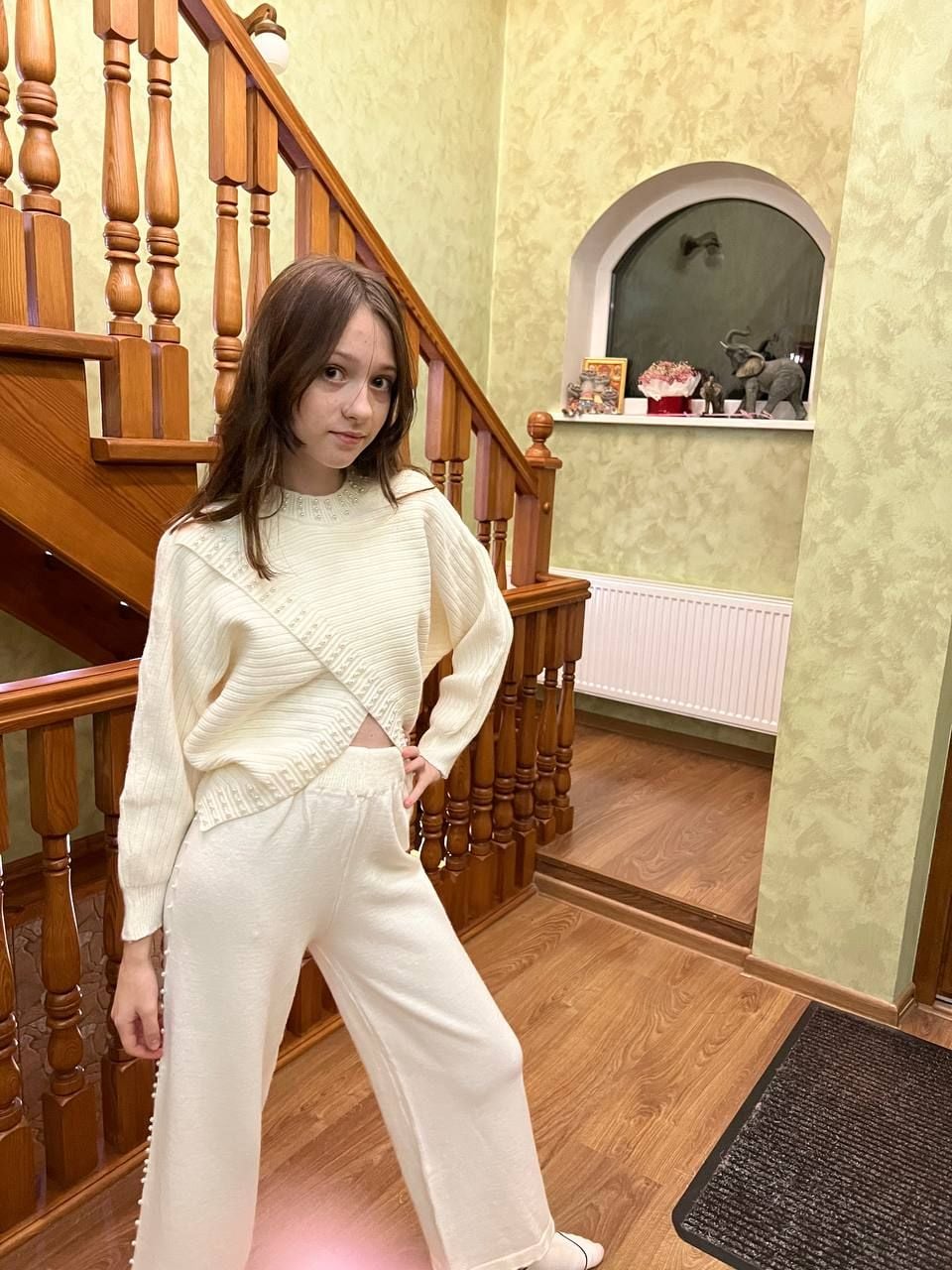 Костюм з перлинами молочний 130(р)