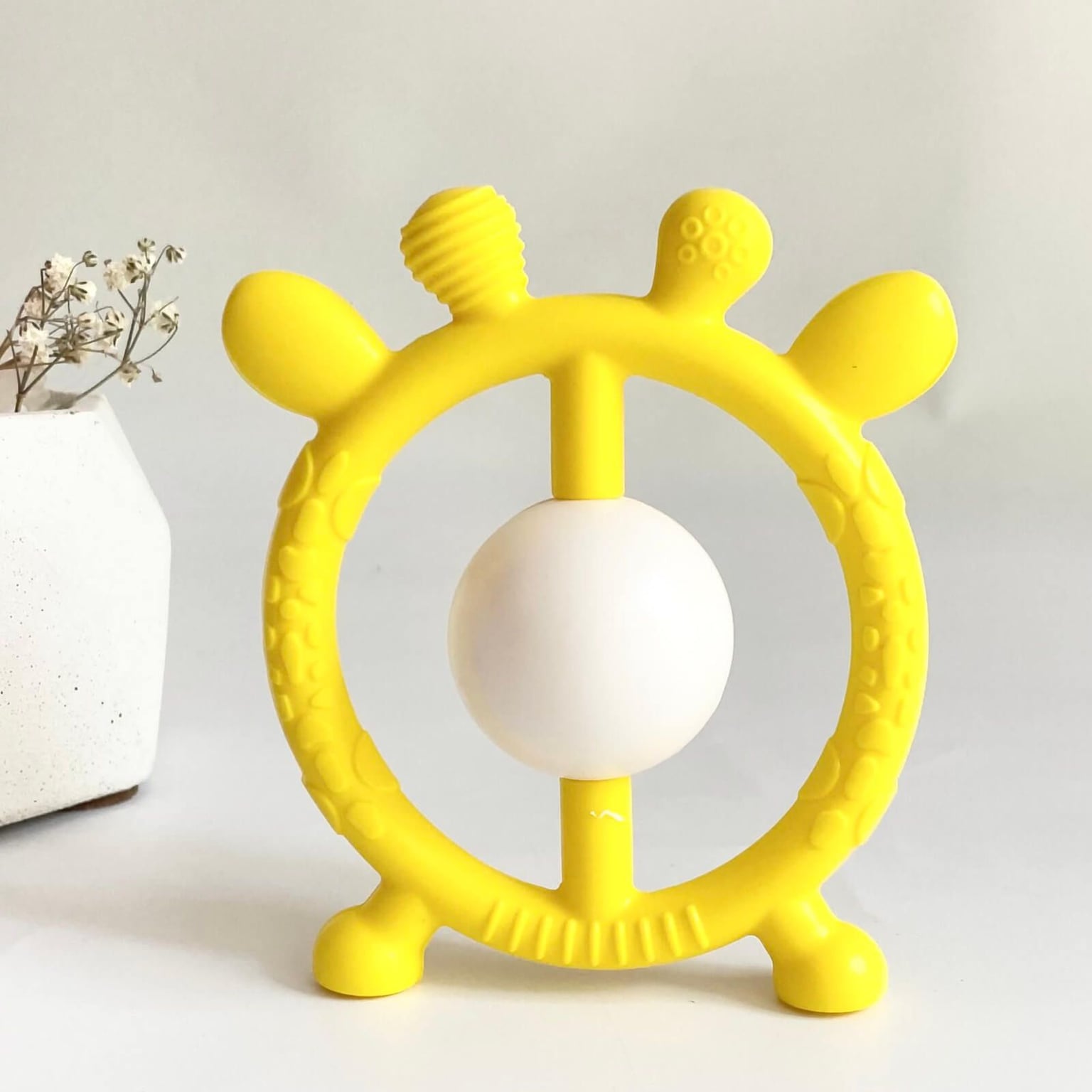 Брязкальце Силіконове з шариком жовтий