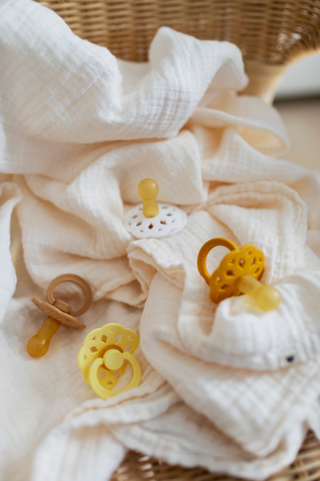 Пустушка Boheme Latex жовтий 6-18(р)