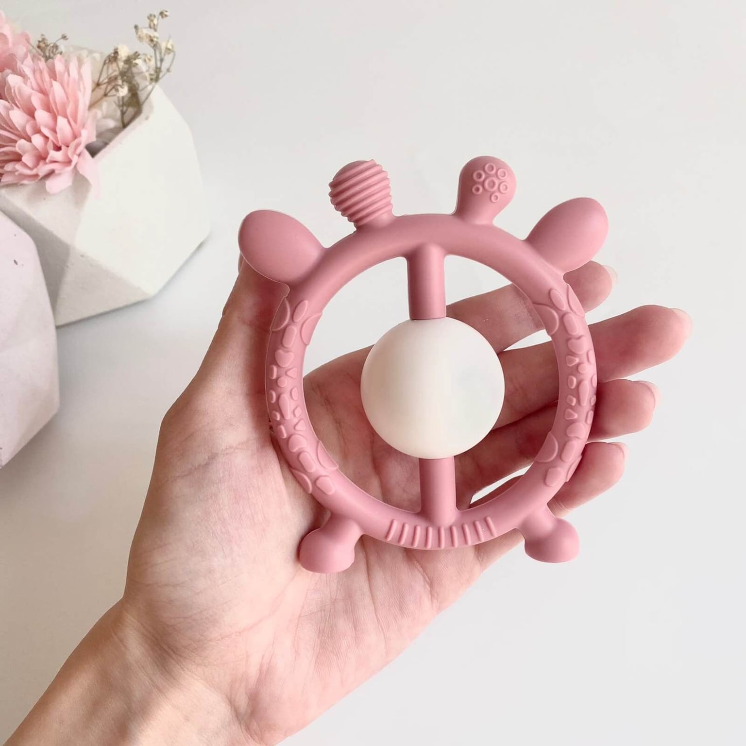 Брязкальце Силіконове з шариком рожевий